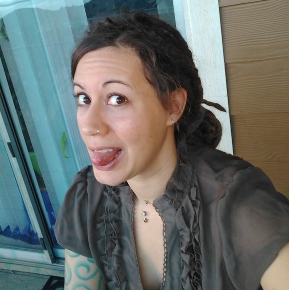 Meet your Posher, Jennifer - Picture 2 of 4